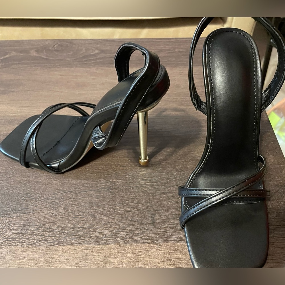 NEW IN BOX! SHEIN 5.5 Black strappy sandals heels